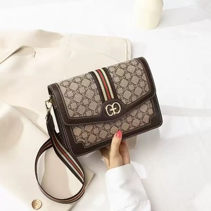 Sac à main fourre-tout décontracté de créateur avec fermeture éclair en cuir véritable imperméable et décoration rayée pour femme - Product Image 3