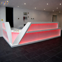 Réception de gymnase LED élégante et luxueuse en forme de L, surface solide Staron blanche, bureau d'accueil d'hôtel ou de bureau en forme de L