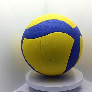 ลูกวอลเลย์บอลสำหรับฝึกซ้อมระดับมืออาชีพ ขนาด 5 ผลิตจากวัสดุ PU สัมผัสนุ่ม ใช้ได้ทั้งในร่มและกลางแจ้ง - Product Image 1