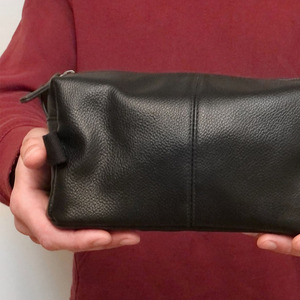 Sacs cosmétiques de voyage sur mesure fabriqués en usine OEM, en cuir de qualité supérieure, avec fermeture éclair, pochette de maquillage portable pour les soins de la peau, les articles de toilette et la beauté - Product Image 4