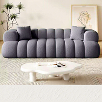 Canapé d'angle style crème inspiré de la texture des nuages noirs Marshmallow pour petit appartement, hôtel, villa, avec revêtement en tissu