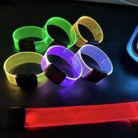 Bracelet LED lumineux personnalisé avec logo, boucle magnétique, haute qualité, fournisseur OEM, pour festivals, fêtes, concerts et événements