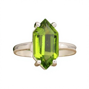 Bague pour femme en argent sterling 925 faite à la main Nouveau design Étincelant Hydro Quartz Vert 8x10mm Hexagon Prong Setting 8x10mm Rhodium - Product Image 1