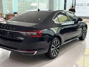 <span class=keywords><strong>Skoda</strong></span> <span class=keywords><strong>Superb</strong></span> Facelift 2023 TSI280 DSG Premium <span class=keywords><strong>Sedan</strong></span> con Motore Turbo, Guida a Sinistra, 15000 km di Chilometraggio - Product Image 2