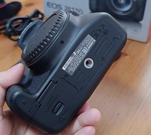 Original usado para <span class=keywords><strong>Canon</strong></span> <span class=keywords><strong>2000D</strong></span>/Rebel T7 cámara digital DSLR con sensor CMOS con compatibilidad de tarjeta SD - Product Image 5