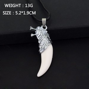 Nuova moda retrò <span class=keywords><strong>ciondolo</strong></span> in resina <span class=keywords><strong>dente</strong></span> di lupo <span class=keywords><strong>collana</strong></span> pendente da uomo e da donna accessori di abbigliamento gioielli - Product Image 3