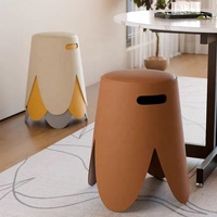 Chaise en plastique de haute qualité en gros, moderne, fiable, colorée, empilable, gain de place, tabouret en plastique haut de gamme pour la maison