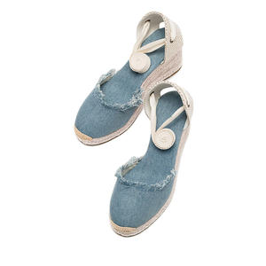 <span class=keywords><strong>Espadrilles</strong></span> <span class=keywords><strong>compensées</strong></span> en jean bleu pour femme, avec bordure effilochée, empeigne en jean, lanière de cheville assortie et semelle compensée en jute tressée, sandales d'été confortables - Product Image 4