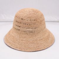 Venta de sombrero de verano encantador a la moda, sombrero Cloche de colores mezclados, sombrero de cubo de paja de rafia de ganchillo para mujer