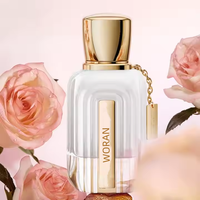 Vente en gros de flacons de parfum en verre transparent de luxe de haute qualité de 100 ml, forme carrée rayée unique, vaporisateur à pompe, couleur personnalisée, ODM personnalisé