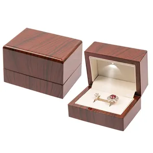 婚約指輪付き木製木製ジュエリーカフリンクボックス包装ボックスリング/ギフト収納用LEDライト