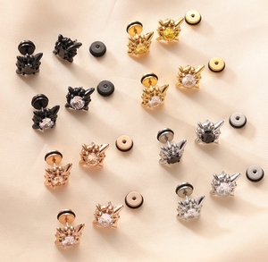 Vente en gros de boucles <span class=keywords><strong>d</strong></span>'oreilles à griffes en zircon style punk boucles <span class=keywords><strong>d</strong></span>'oreilles étoiles vintage en obsidienne pour hommes en acier inoxydable - Product Image 1