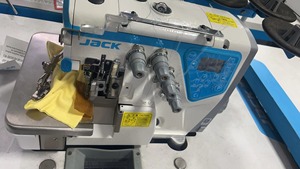 Nouvelle <span class=keywords><strong>machine</strong></span> <span class=keywords><strong>à</strong></span> <span class=keywords><strong>coudre</strong></span> surjeteuse industrielle Jack C5 avec épaisseur réglable - Product Image 2