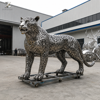 Sculpture de léopard creuse en acier inoxydable, artisanat métallique découpé au laser, statue animale durable pour la décoration de paysages d'hôtels, villas et jardins