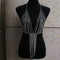 Ensemble une pièce de lingerie de luxe exagéré, style européen-américain, orné de strass et de cristaux, avec chaîne de corps et culotte à pampilles multicouches