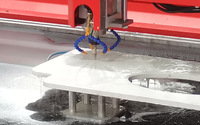 Centro de Procesamiento de Encimeras de Piedra con Bomba Controlada por PLC HUALONG, Máquina de Corte CNC para Recortar Orificios en Fregaderos, Cuarzo, Mármol y Granito