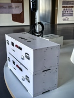 Batterie de stockage solaire LiFePO4 20 kWh avec communication CAN, système empilable pour réseau hybride, 8000 cycles, garantie 10 ans
