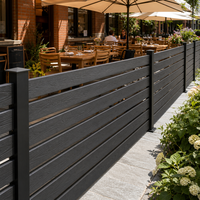 Panneaux de clôture semi-occultants en WPC effet charbon pour terrasses de restaurants, clôture composite à lattes horizontales, clôture extérieure commerciale