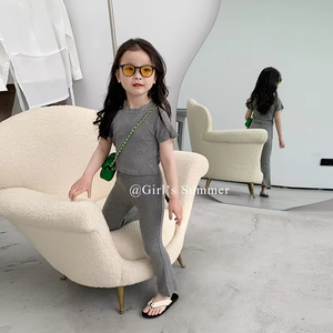 Completo Estivo per Bambine: T-Shirt a Maniche Corte in Lana Pettinata e Pantaloni a Zampa Altamente Elastici, Comodo, Casual e Traspirante - Product Image 4