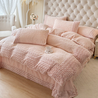Parure de lit en velours laiteux rose 4 pièces, ensemble housse de couette et jupe de lit à motifs floraux roses, linge de lit luxueux et moelleux pour l'hiver