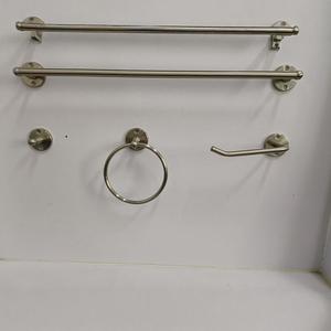 Juego de Accesorios de Baño JiaYi con Acabado Cromado, Toallero, Anillo para Toallas, Prevención de Corrosión - Product Image 1