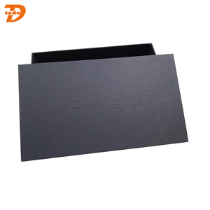 Top và bottom cạnh sắc nét hộp quà màu đen với dập nổi logo - Product Image 2