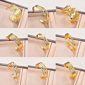 Brazalete de Mujer J&D, Chapado en Oro de 18K, Acero Inoxidable, Estilo Clásico, Moderno, Doble Capa, Hueco, Abierto, para Fiesta - Product Image 3