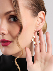 Pendientes de aro con diseño de arco en oro marquesa, joyería de moda minimalista y escultural, estilo moderno y ligero. - Product Image 5