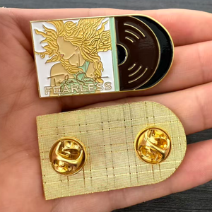En gros : Pins musicaux en métal, Cadeaux souvenirs, Badges émaillés en métal avec couverture d'album Swift, Broches poster musicaux pour vêtements, En stock - Product Image 3