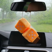 Nouveau pendentif carré en forme de dés en peluche super douce avec broderie en forme de cœur, jouet pour voiture, miroir, décoration suspendue pour anniversaire