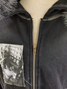 Veste à <span class=keywords><strong>capuche</strong></span> personnalisée en polaire Sherpa délavée à l'acide Veste à <span class=keywords><strong>capuche</strong></span> zippée en fausse <span class=keywords><strong>fourrure</strong></span> noire grise - Product Image 2