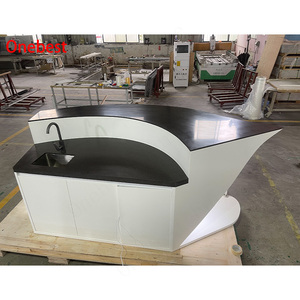 Comptoir de bar en marbre de petite taille, design incurvé sur mesure, tabourets de bar - Product Image 5