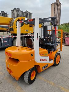 מלגזות דיזל TCM משומשות, עם משקל עבודה של 3 טון, וגם דגמים של 3.5 ו-5 טון. - Product Image 2