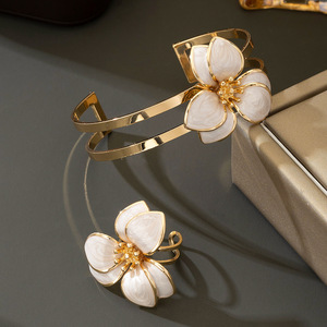 European and American cross-border Korean-style minimalist niche design oil-<b>drop</b> flower <b>earring</b> and necklace set, femme - Product Image 4