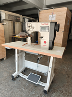 Machine à coudre industrielle informatisée à une aiguille, à bras, pour la couture de semelles de chaussures et de cuir