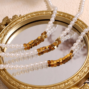 สร้อยคอมุกน้ำจืดเกรด AAA สีขาว ประดับด้วยลายเรขาคณิตสีทอง เหมาะสำหรับใส่ทุกวัน - Product Image 3