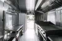 Food Truck Commerciale Quadrato da 5m con Linea di Cottura BBQ, Griglia per Hamburger e Banco Preparazione Sandwich per Attività di Catering Mobile