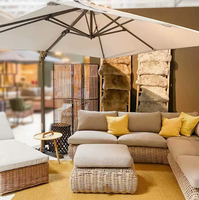 Ensemble de canapés de jardin en rotin au design moderne et exclusif avec table basse pour salle à manger et usage en cour, mobilier de jardin extérieur en saule