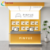 Comptoir de caisse enregistreuse en bois grainé avec panneau à lattes blanc, étagères LED, double station de point de vente et affichage mural pour magasin