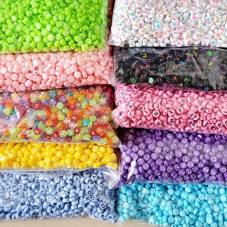 Toptan plastik akrilik mektubu İlk 4*7mm 500g a'dan z'ye 26 alfabe boncuk takı DIY için