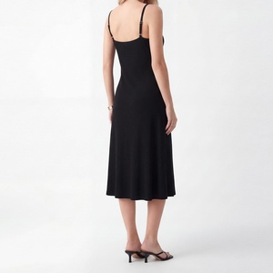 <span class=keywords><strong>Robe</strong></span> <span class=keywords><strong>noire</strong></span> chic sans manches taille haute coupe ajustée en maille côtelée style vintage pour <span class=keywords><strong>femme</strong></span>, collection Printemps/Été 2026, idéale pour le bureau - Product Image 4