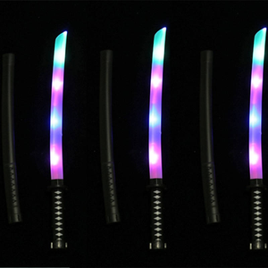 Vente en gros de <span class=keywords><strong>sabre</strong></span> <span class=keywords><strong>laser</strong></span> en plastique multicolore QF pour petit garçon et fille avec LED pailleté, inspiré des samouraïs pour une fête cosplay amusante - Product Image 5