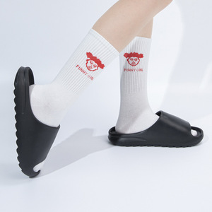 Vente en gros au prix d'usine de pantoufles de massage japonais EVA sandales de plage intérieures et extérieures souples pantoufles d'hiver à séchage rapide pour la maison - Product Image 5