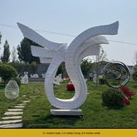 Sculpture moderne abstraite en acier inoxydable sur mesure de grande taille pour l'extérieur, avec technique de moulage et design floral élégant