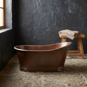 Baignoire autoportante moderne en cuivre, finition polie, design profond pour une immersion relaxante - Product Image 1