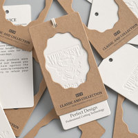 Étiquettes suspendues en papier kraft écologique de forme spéciale, découpe personnalisée, design ajouré, gaufrage, estampage à chaud or/argent
