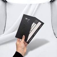 Porte-carte-cadeau de luxe en carton noir, enveloppe avec impression UV sélective, emballage pour carte de membre de salon de beauté