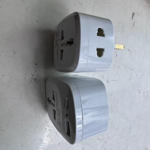 Adaptateur de voyage universel, norme britannique, type C USB avec voyant lumineux, 13A, matériau ABS, fabriqué en RPC - Product Image 2