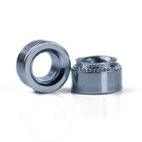 Échantillon gratuit Écrou à sertir autobloquant de qualité M4 8.8 Acier au carbone Aluminium Zinc galvanisé pour l'assemblage de machines