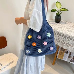 Sac tricoté à motif rayé de la série Forêt Tendance, doublure en coton, porté main ou épaule, fermeture ouverte, décoration florale - Product Image 2
